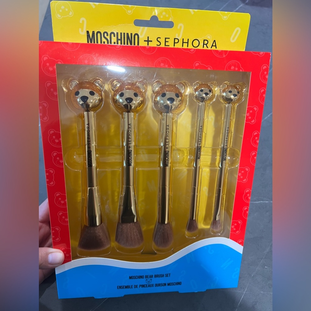 Moschino x Sephora Colab
Make up Brush Set NEW